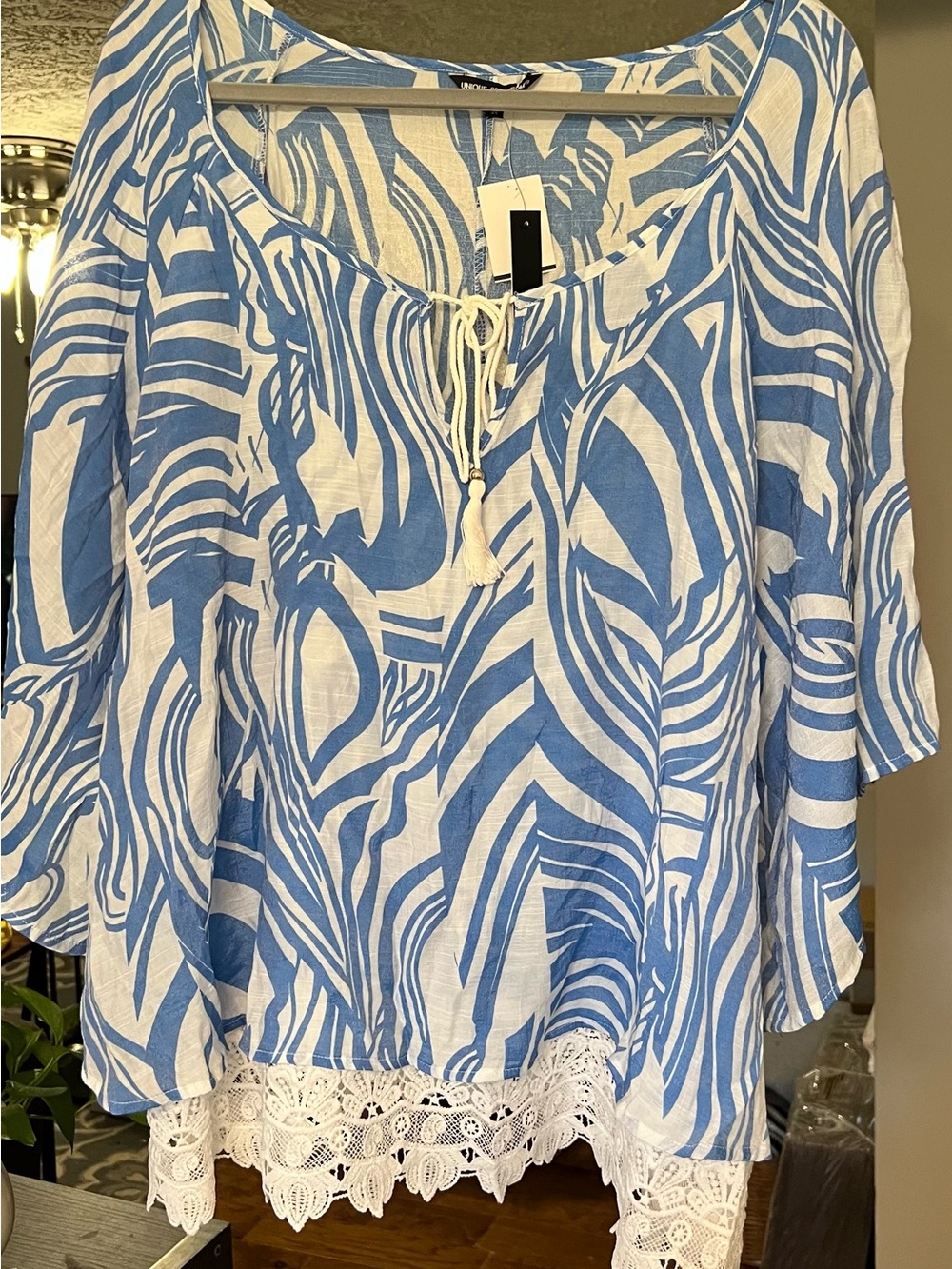 NWT Plus Size 3X Blue White Palm Print Boho Blouse w/ Lace Hem